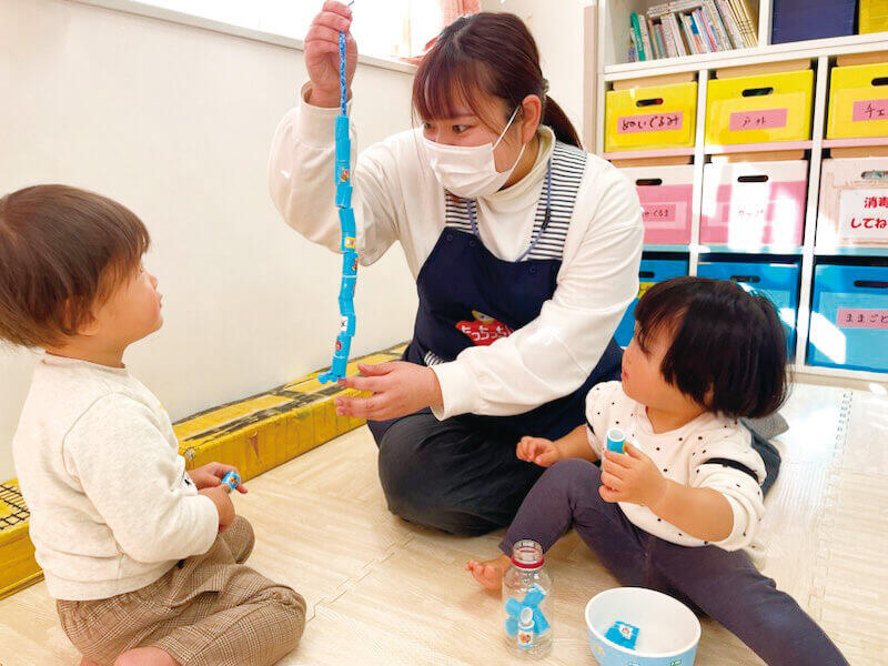 事務所内託児所の様子