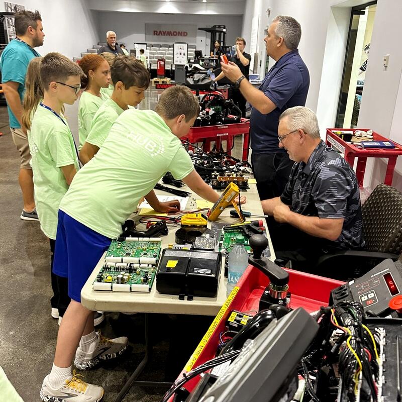 青少年育成_Raymond_アメリカ_地域のSTEAMキャンプに協力.jpg